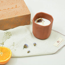 Load image into Gallery viewer, Narangi Candle Soy Wax Tropical Citrus Summer