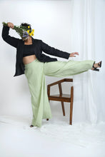 Load image into Gallery viewer, Black Crop Top In Pure Hemp Fabric Loungewear