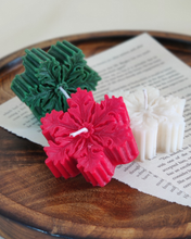 Load image into Gallery viewer, Soy Wax Snowflake Candle and Ornament, Hand-Poured Christmas Gift, Perfect Stocking Stuffer