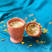 Load image into Gallery viewer, Pachva (पछवा) | 100% Soy Wax Candle | Hand poured | Oud and Amber