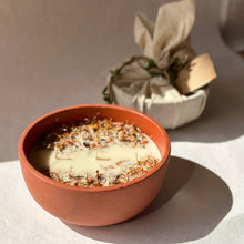 Load image into Gallery viewer, Pachva XL | 100% Soy Wax Candle | 5 and 7 wick | Oud and Amber