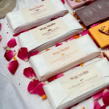 Load image into Gallery viewer, Gilli Mitti Wax Melt Snapbar | Petrichor | Handmade in Pure Soy Wax
