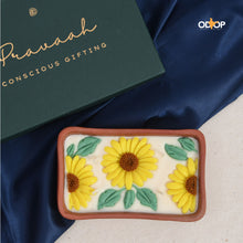 Load image into Gallery viewer, Surajmukhi Hand Poured Floral Soy Candle, 4 Wicks in Terracotta Bowl, Jasmine and Bergamot
