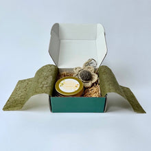 Load image into Gallery viewer, Small Surprise Gift Box - Wax Melts and Keychain
