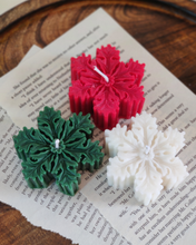 Load image into Gallery viewer, Soy Wax Snowflake Candle and Ornament, Hand-Poured Christmas Gift, Perfect Stocking Stuffer
