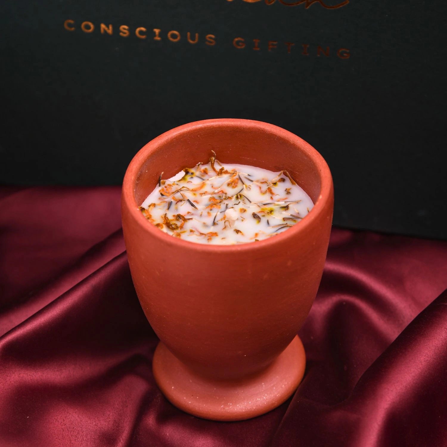 Pachva (पछवा) | 100% Soy Wax Candle | Hand poured | Oud and Amber