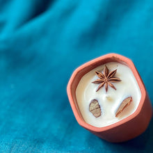 Load image into Gallery viewer, Bayaar | 100% Soy Wax Candle | Hand poured | Cinnamon Vanilla
