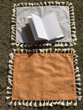 Load image into Gallery viewer, Pau 2.0 - Reversible Placemats
